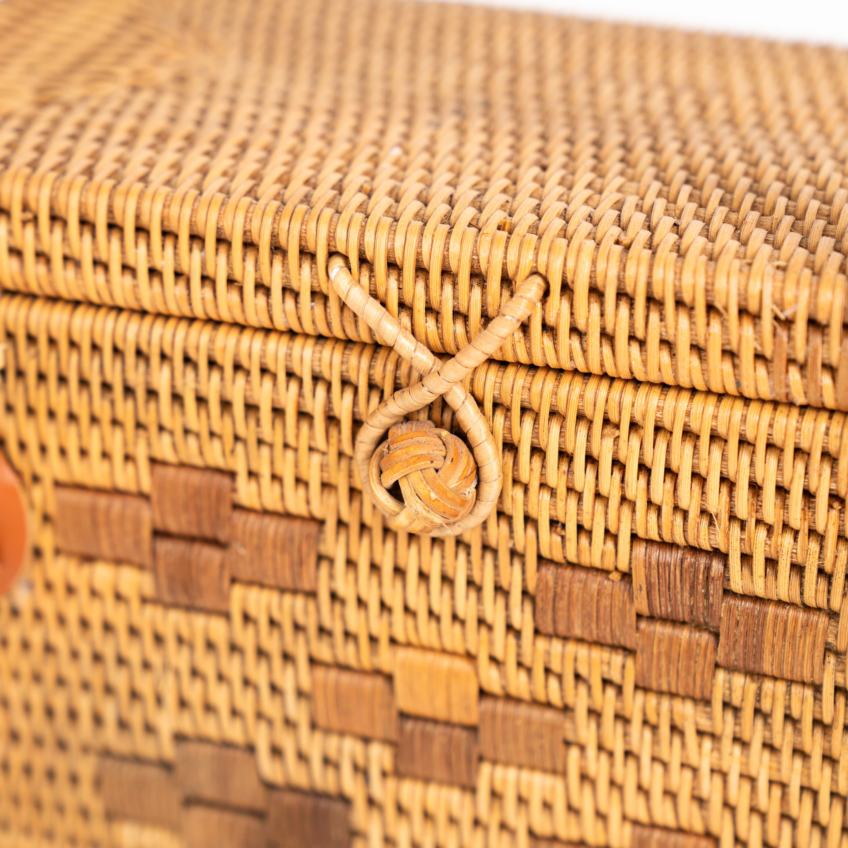 Product Rattan Handbag – Lidded, Leather Handles Image 3