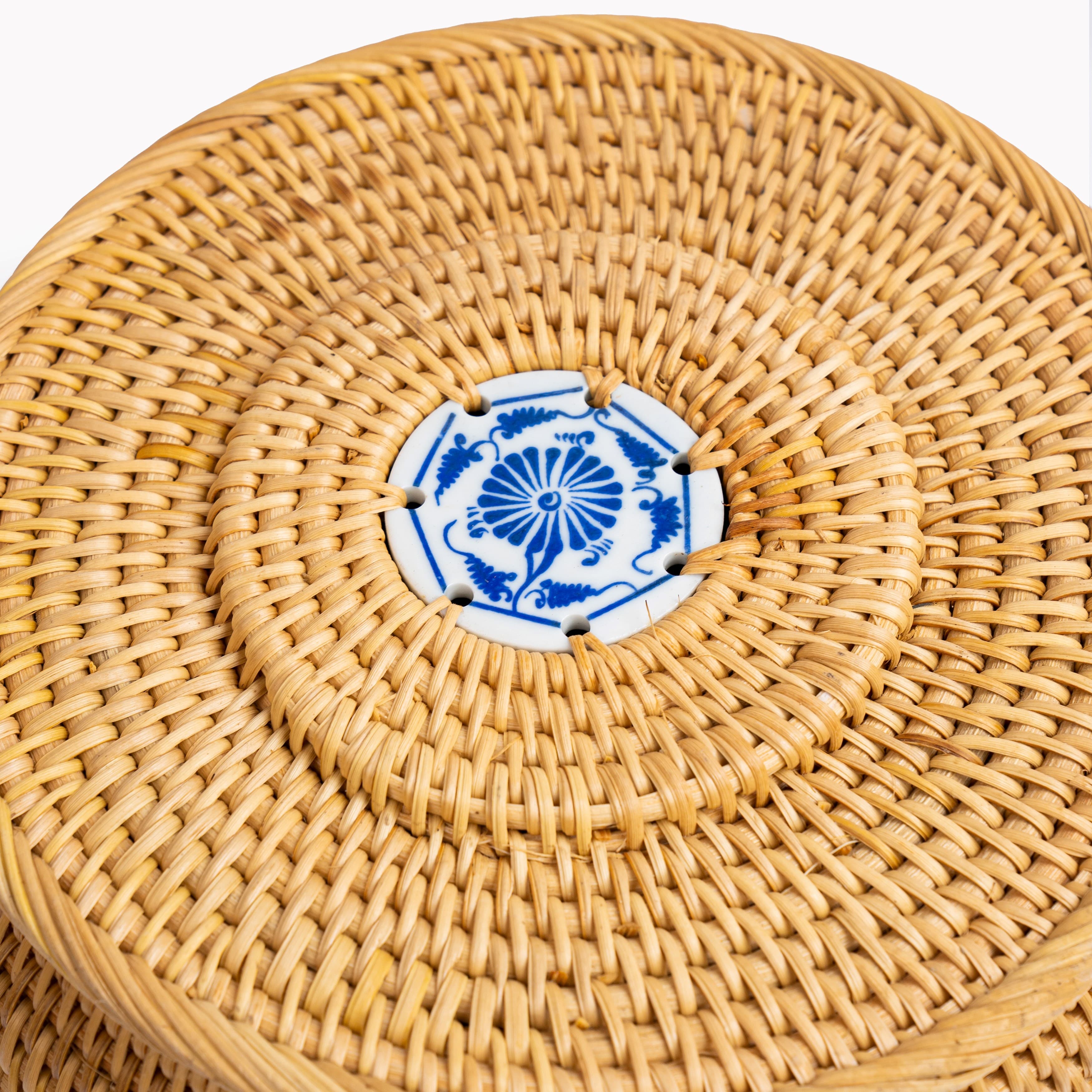 Product Traditional Handwoven Lidded Basket – Natural Bamboo Image 3