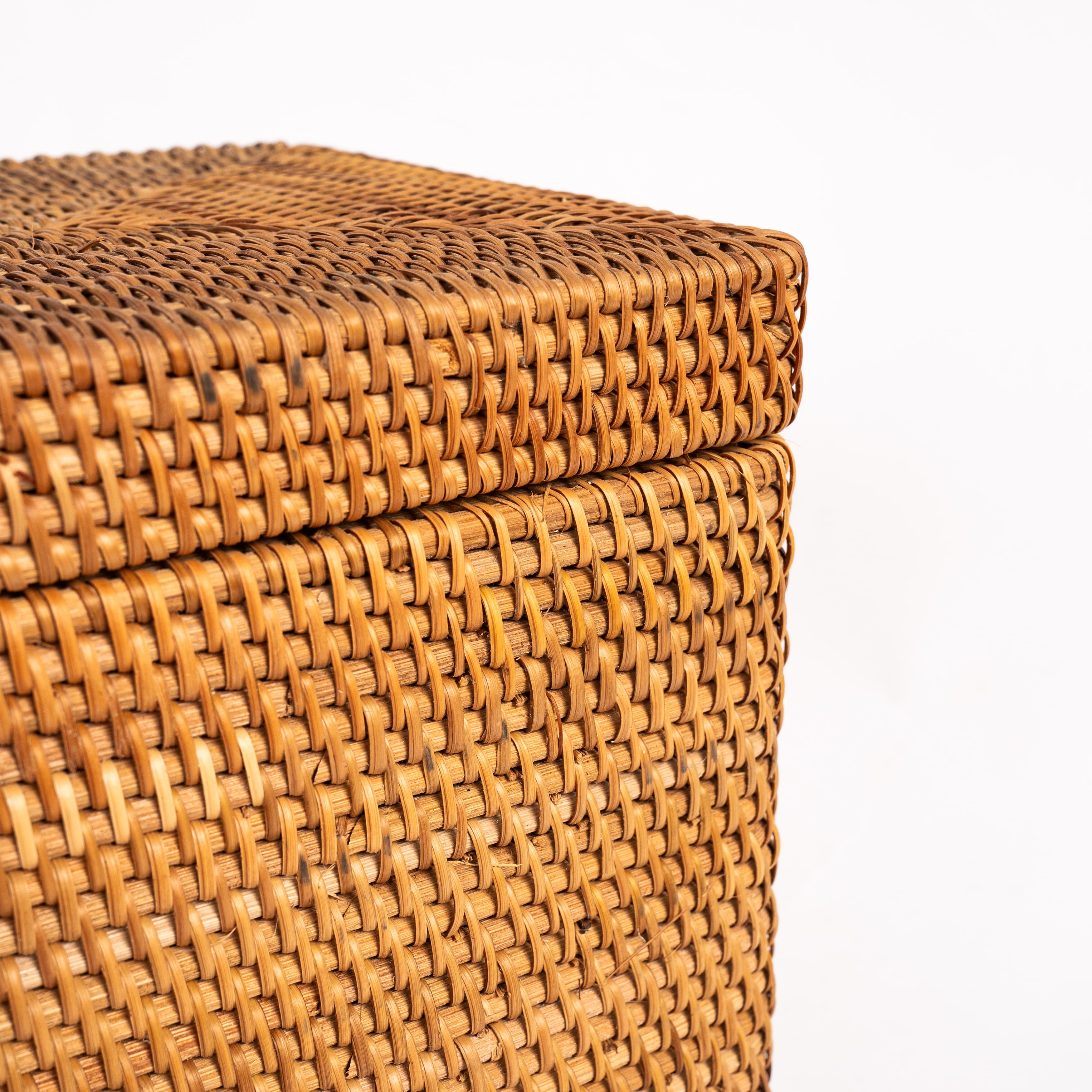 Product Rattan Laundry Basket – Lidded Image 4