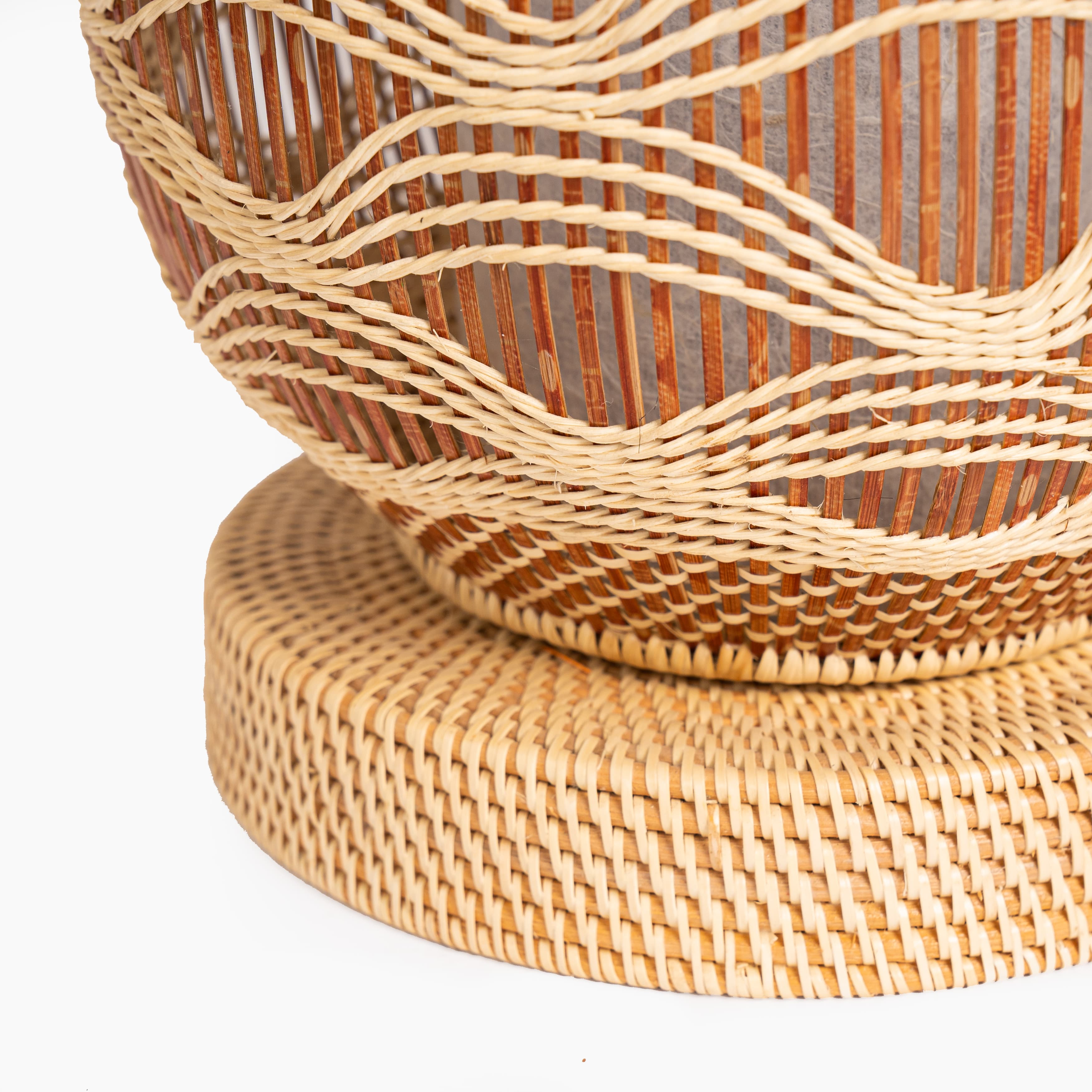 Product Premium Handwoven Bamboo Table Lamp – Wave Pattern Design Image 3