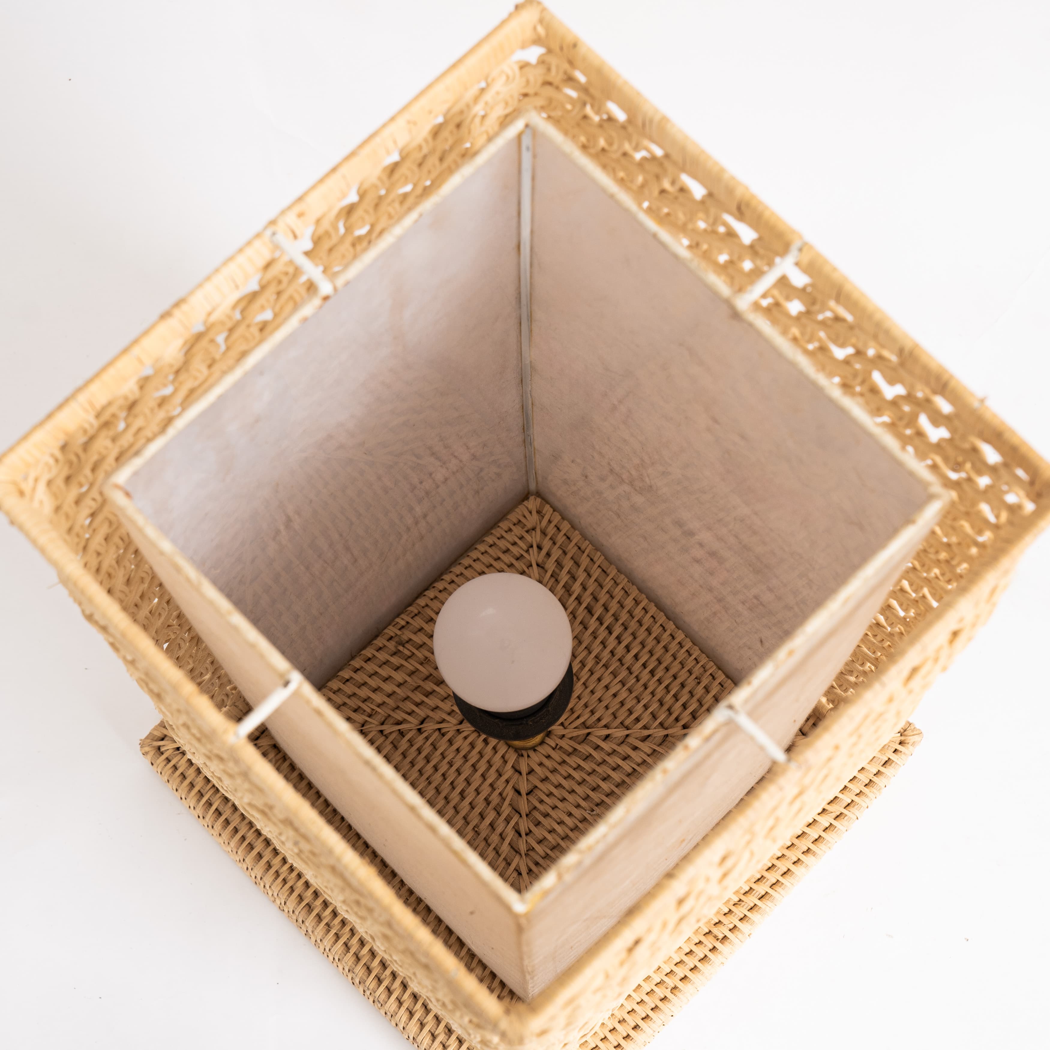 Product Premium Handwoven Bamboo Table Lamp – Square Weave Design Image 4