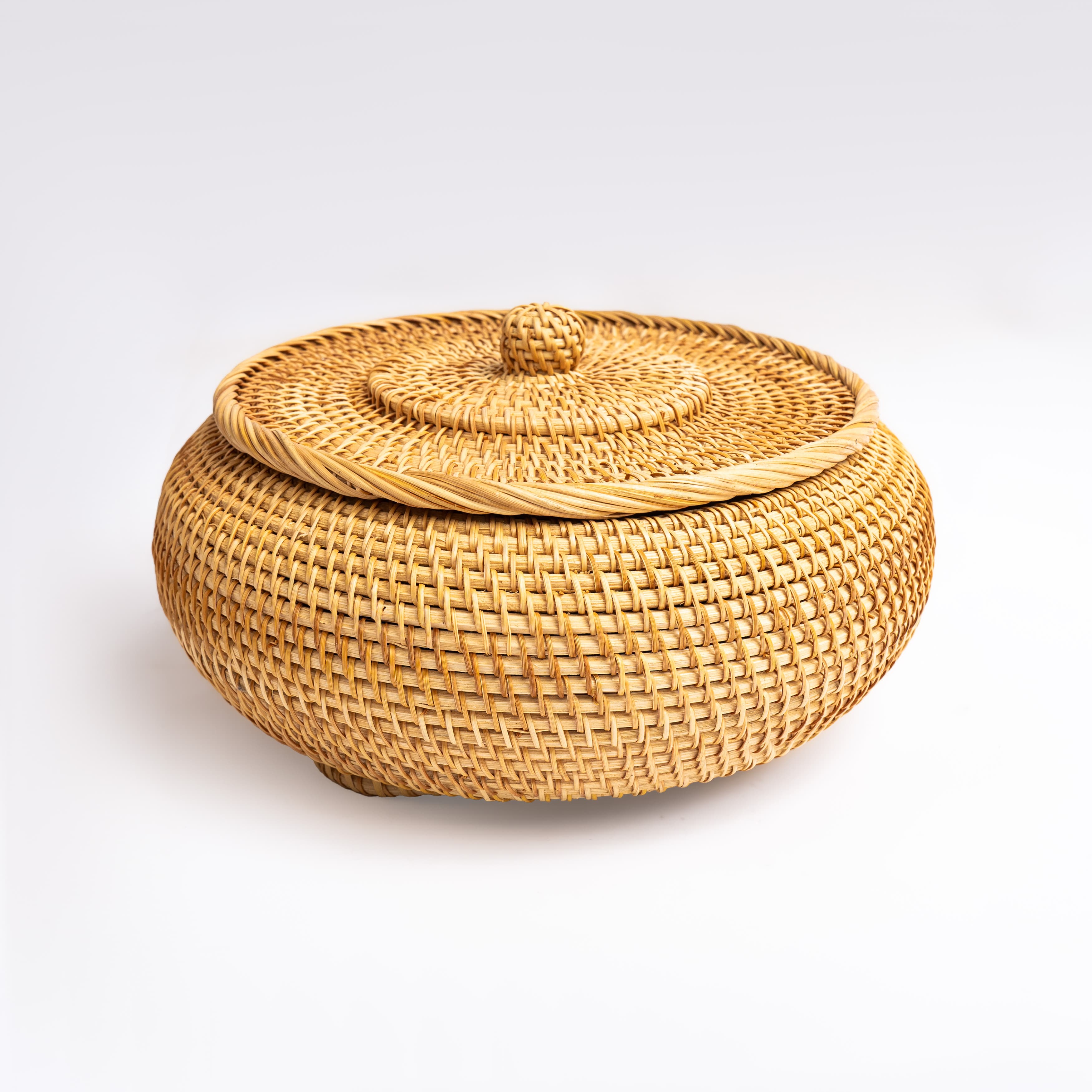 Product Rattan Round Basket – Lidded Image 2