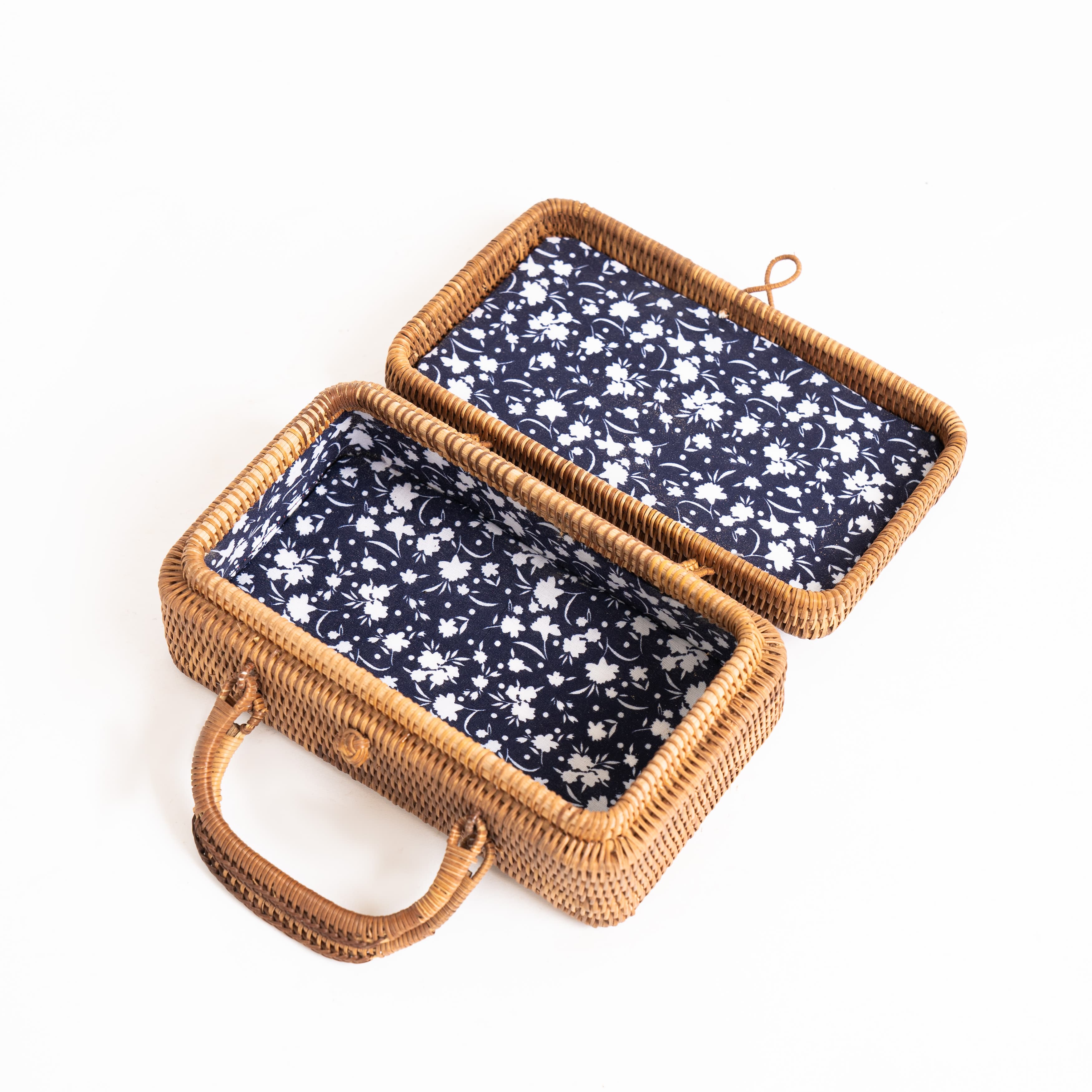 Product Rattan Clutch Bag – Lidded, Fabric Lined Image 4