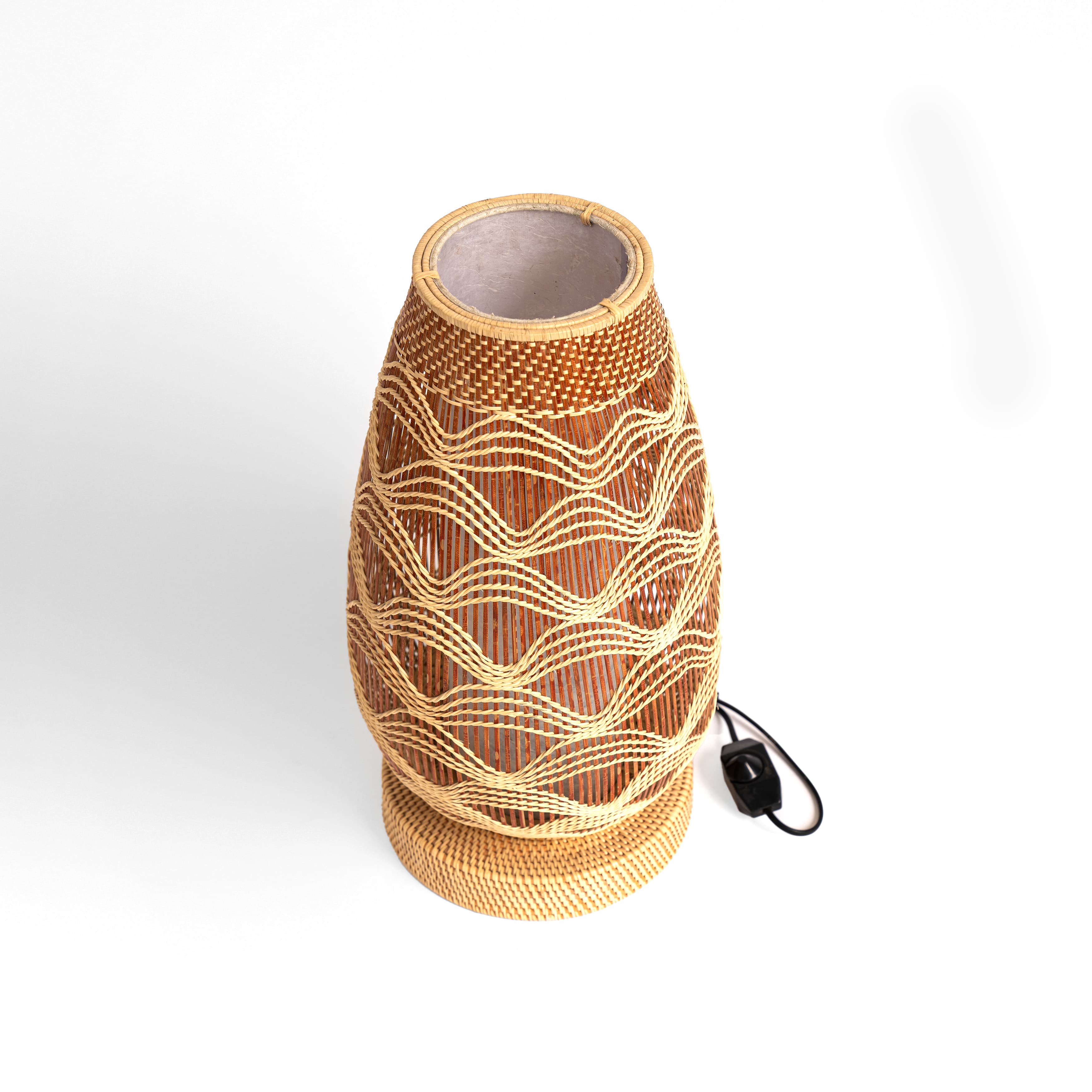 Product Premium Handwoven Bamboo Table Lamp – Wave Pattern Design Image 4