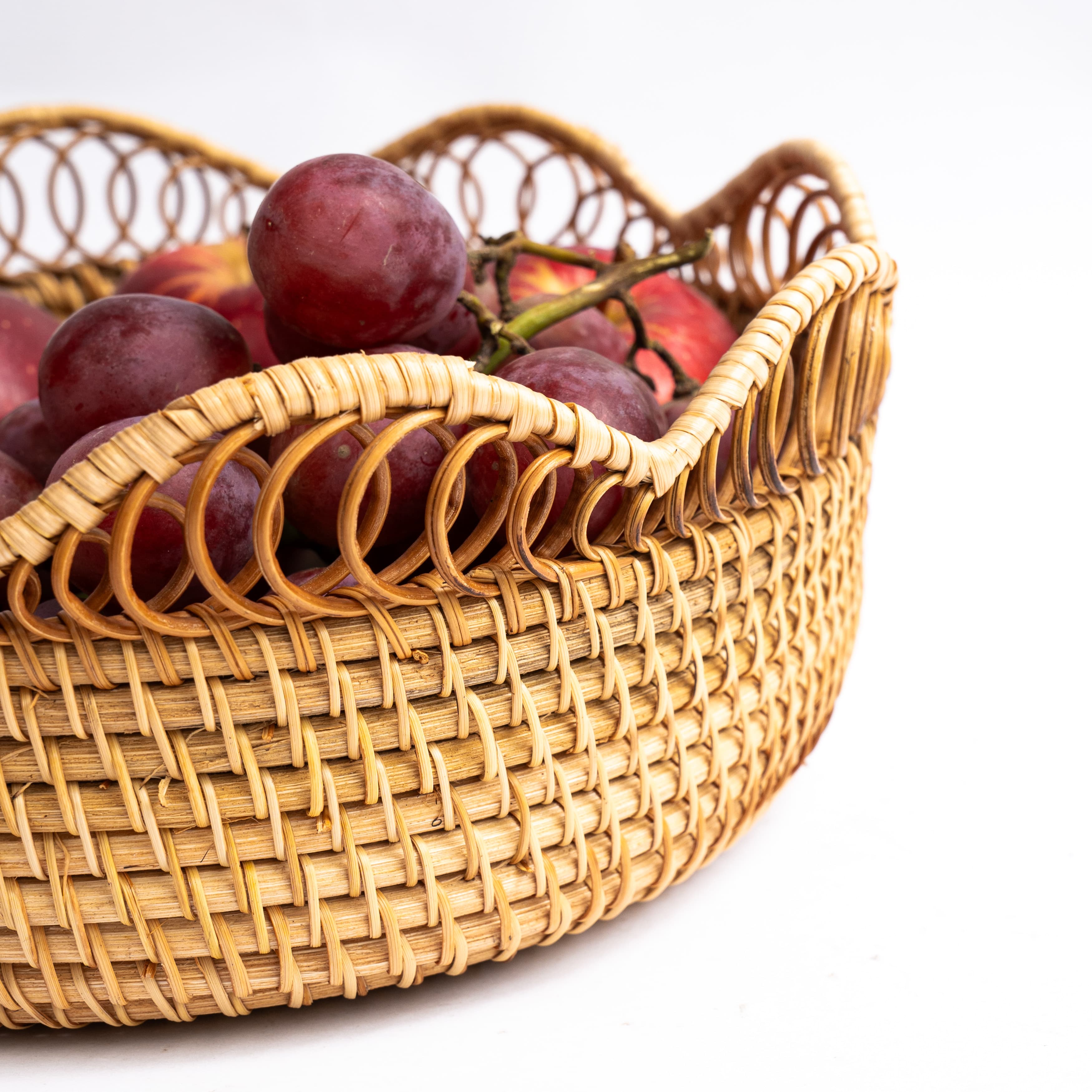 Product Rattan Round Basket – Scalloped Rim Image 4