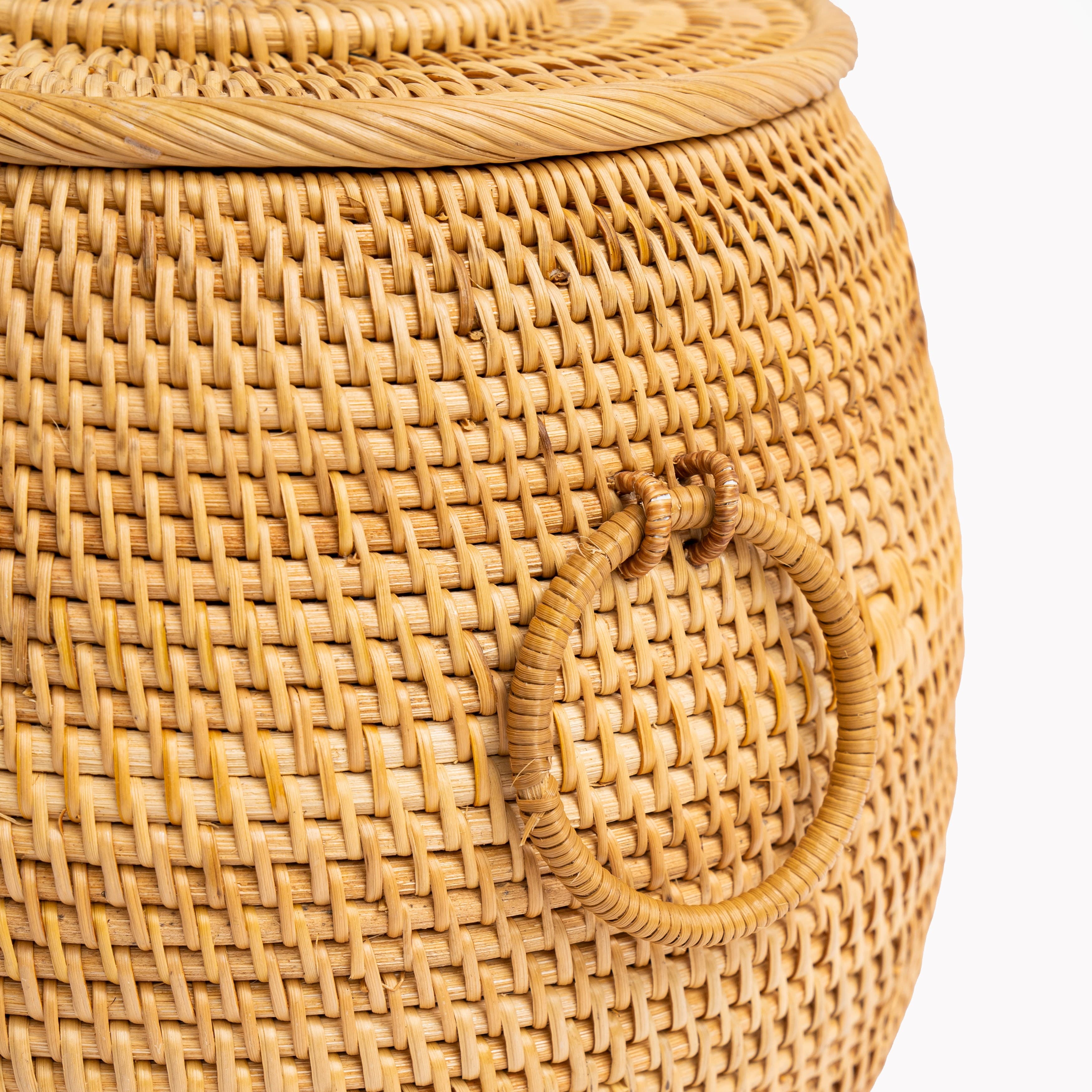 Product Traditional Handwoven Lidded Basket – Natural Bamboo Image 4