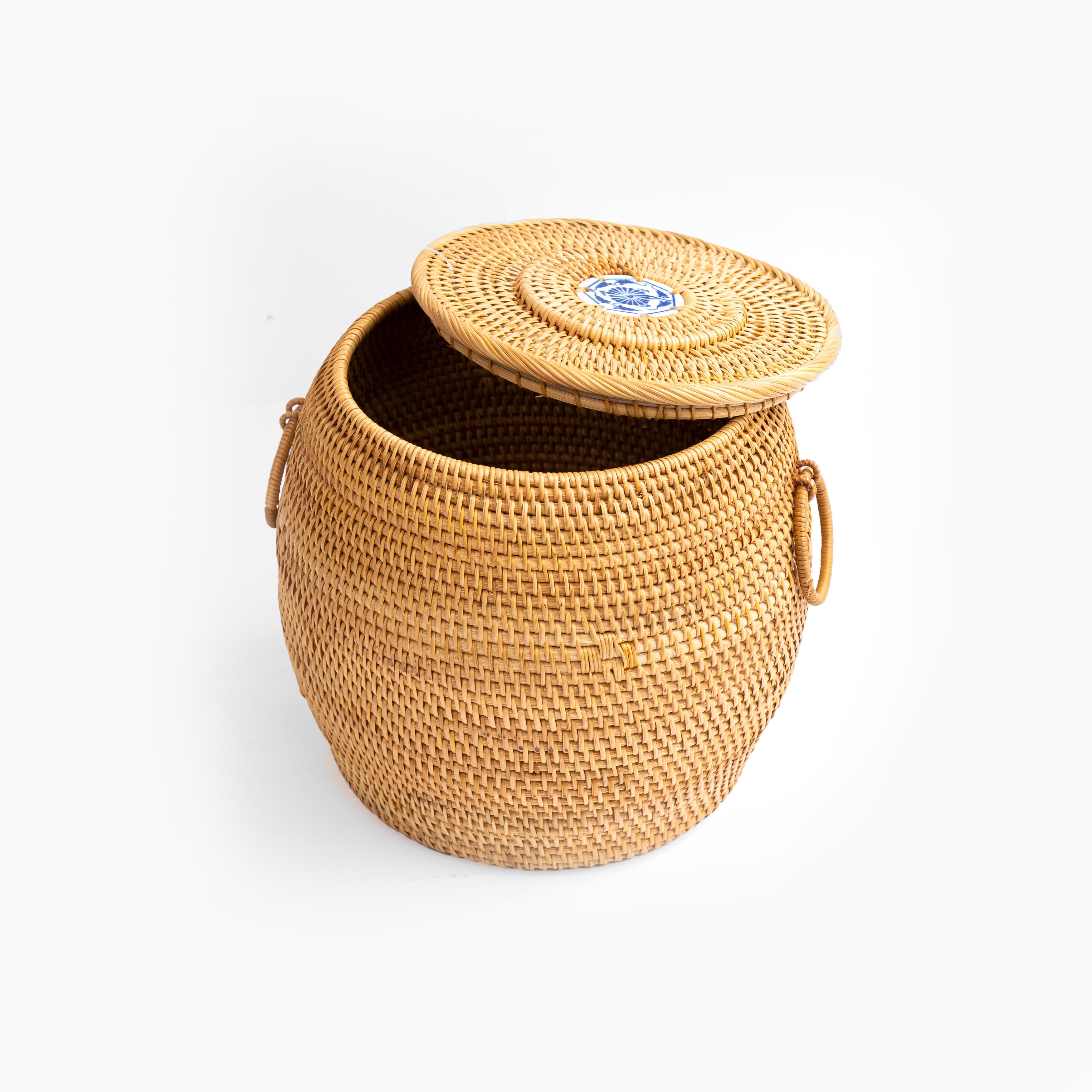 Product Traditional Handwoven Lidded Basket – Natural Bamboo Image 2
